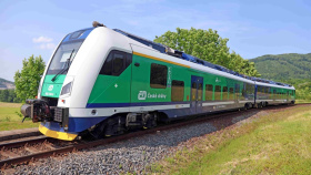 Přes dvě a půl miliardy korun na bateriové vlaky