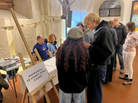 Lidé oslavili 85 let Stínadel mistrovstvím vyjmutí ježka z klece. Sešlo se přes 450 fanoušků