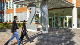 Během historicky prvního dne otevřených dveří přišly stovky návštěvníků