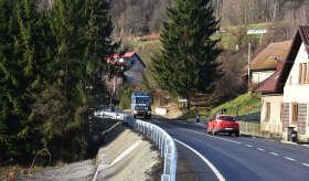 Silnice II/292 v Benešově u Semil má nový povrch