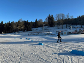 V Bedřichově už jezdí první běžkaři. Na stadionu mají okruh z technického sněhu