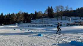 V Bedřichově už jezdí první běžkaři. Na stadionu mají okruh z technického sněhu
