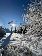 Sportovní areál Harrachov otevře lyžařům červenou sjezdovku již o tomto víkendu