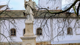 Socha svatého Jana Nepomuckého je jako nová