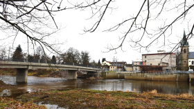 Nový most přes řeku Jizeru v Přepeřích se otevřel řidičům i cyklistům