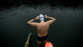 V Karviné si mohou lidé vyzkoušet saunování v mobilním městečku u břehu jezera