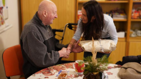 Vánoční strom splněných přání opět potěšil desítky lidí v kraji