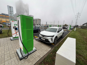 Řidičům bude k dispozici devět nových stojanů