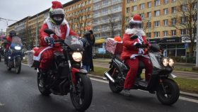 Štědrý den v Mostě opět zpestřila spanilá jízda motorkářů
