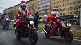 Štědrý den v Mostě opět zpestřila spanilá jízda motorkářů