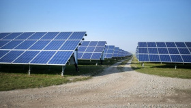 Elektřina domácnostem výrazně zlevní. Pomůže převod poplatků za obnovitelné zdroje na stát