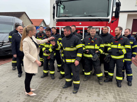 Hasičská cisterna se přestěhovala k dobrovolným hasičům