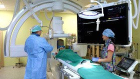 Radiologická klinika v Masarykově nemocnici získala špičkový dvourovinný angiograf