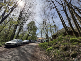 Roštejn získá nové parkoviště a hygienické zázemí