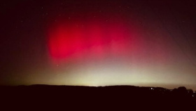 Nebe nad Českem rozjasnila polární záře. Vidět byla ve velkých městech i pouhým okem