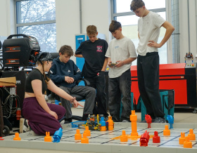 Mladí robotičtí talenti se utkali na Univerzitě J. E. Purkyně