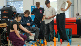 Mladí robotičtí talenti se utkali na Univerzitě J. E. Purkyně