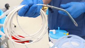 Kardiochirurgové v ústecké Masarykově nemocnici poprvé implantovali nejnovější srdeční pumpu