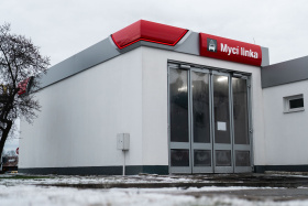 Češi zlepšují zimní péči o auta: na myčky jezdí stále častěji