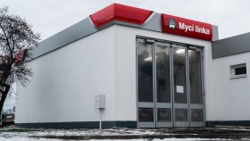 Češi zlepšují zimní péči o auta: na myčky jezdí stále častěji