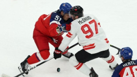 Hokejisté na úvod olympijského turnaje nezvládli duel s Kanadou. Favoritovi podlehli 0:5