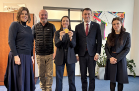 Hejtman ocenil olympijskou vítězku, předal jí zlatý hejtmanský dukát