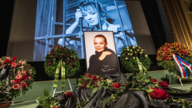 Lidé se loučili s herečkou Janou Brejchovou