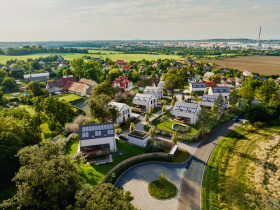 Projekt U Boží Vody v Mladé Boleslavi potvrzuje silnou poptávku po udržitelném dřevěném bydlení
