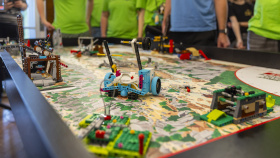 Žáci soutěžili v programování robotů z Lega