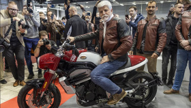 Na brněnském výstavišti běží MOTOSALON. Představuje nový model značky Jawa