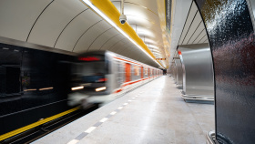 Zmodernizovaná stanice metra Českomoravská v novém designu je opět v provozu