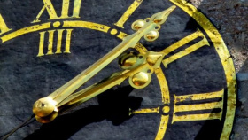 Ze soboty na neděli se mění čas, noc bude o hodinu kratší