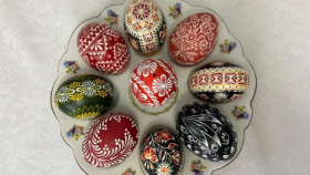 Nejnáročnější techniky kraslic jsou slámování a batikování. V Libotenicích vystavují tisíce vajíček