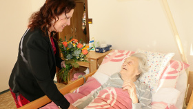 Anna Podoláková z DPS Hvízdal slaví stovku