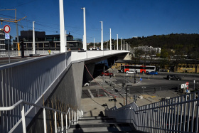 V Praze se dnes otevřel nový Dvorecký most, který propojuje Smíchov a Podolí