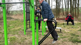 Nová venkovní posilovna má přívlastek Oranžová, obci na ni přispěla Nadace ČEZ