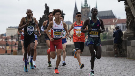 Dnes se běží Pražský maraton. Vyžádá si dopravní omezení
