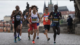 Dnes se běží Pražský maraton. Vyžádá si dopravní omezení