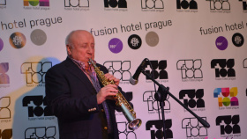 Pozvánka na benefiční koncert „Kdo má rád…“ do Nových Hradů, Felix Slováček oslaví 83. narozeniny
