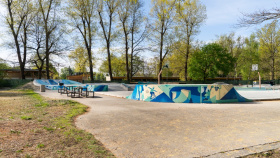 Umělecké graffiti rozzářilo skatepark
