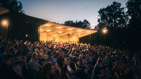V letňáku začíná léto, přijďte na film, koncert nebo jógu