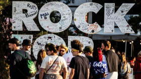 Za deště včera začal festival Rock for People. Vystoupí Iron Maiden, Gorillaz i zpěvačka Halsey