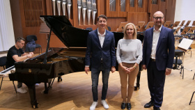 Komorní filharmonie Pardubice přivítala nový koncertní klavír světové úrovně