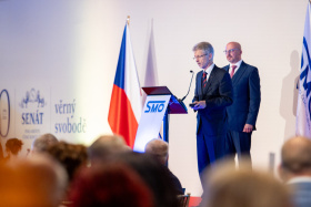 Ve Valdštejnské jízdárně si převzali ocenění nejlepší starostové a starostky Kliknutím zvětšíte obrázek