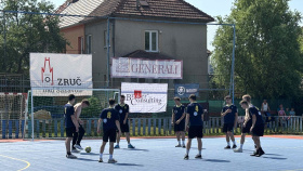 Nadace ČEZ přispěla na nový povrch hřiště ve Zruči nad Sázavou