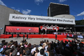 Jubilejní KVIFF byl zahájen, hvězdy promluvily Kliknutím zvětšíte obrázek