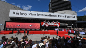 Jubilejní KVIFF byl zahájen, hvězdy promluvily