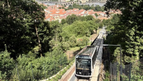 Bez řidiče na Petřín. Nová lanovka nabídne lepší výhled na Prahu, na trať vyrazí v září