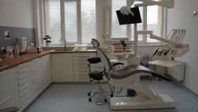 Karlovarský kraj otevřel novou zubní kliniku v Nemocnici Cheb
