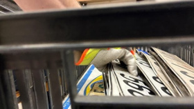 Registrační značku lidé dostanou ve výdejním boxu
